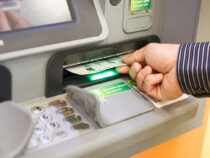 Банки обяжут повысить лимит на снятие налички в «чужих» банкоматах до 20 тысяч сомов