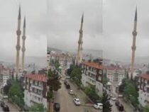Сильный шторм повредил здание мечети в Турции