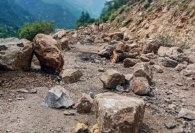 Спуск опасных камней на трассе Бишкек – Нарын – Торугарт будет продолжен