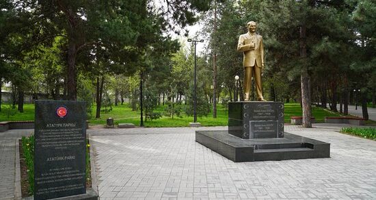 Мэр Бишкека: Незаконные объекты в парке Ататюрка снесут