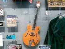 Гитару Джона Леннона выставят на торги