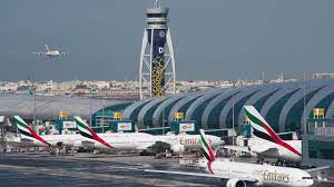 Аэропорт Дубая частично возобновил работу после шторма и наводнения
