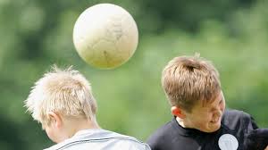 Детям в Англии запретят играть в футбол головой