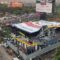 В индийском Мумбаи рухнул гигантский рекламный щит