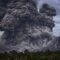 В Индонезии переселят 10 тыс. жителей из-за извержения вулкана