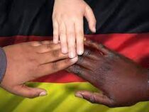 Германия ввела специальные карты для просителей убежища
