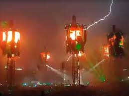 Разряд молний озарил небо в финале концерта Metallica в Мюнхене