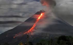 В Индонезии произошло новое извержение вулкана Ибу