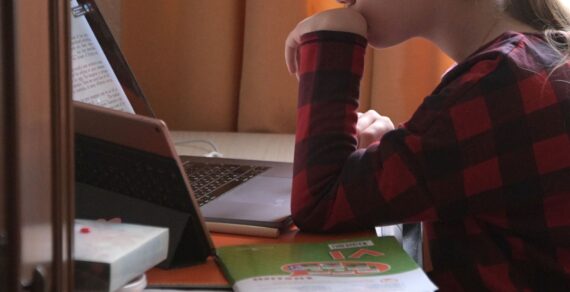 26 школ Бишкека временно перейдут на онлайн-обучение