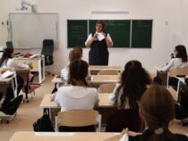 Мэрия Бишкека предлагает, чтобы уроки в школах начинались раньше 8 утра