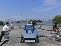 Летающий автомобиль испытали в Китае