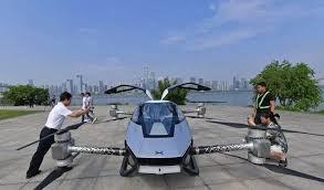 Летающий автомобиль испытали в Китае