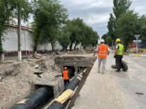 Ремонт теплосети на улице Жукеева-Пудовкина продолжается