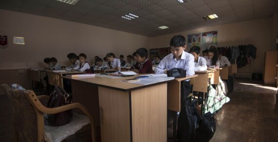 В Бишкеке с 1 сентября занятия в 44 школах будут начинаться с 7:30