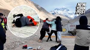 Туристы устроили побоище на Эвересте